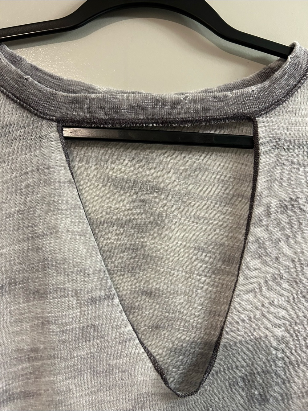We The Free Jordan Heathered Gray Short Sleeve V-Notch Tee - Picture 2 of 3